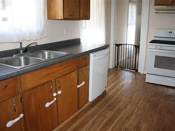 4th image of 123 Franklin St