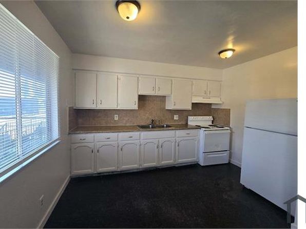1369 E San Bruno Ave