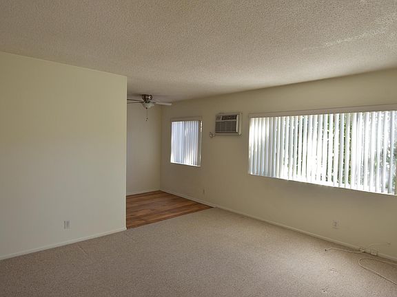 3rd image of 10816 Camarillo St #3