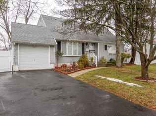 49 White St, Brentwood, NY 11717