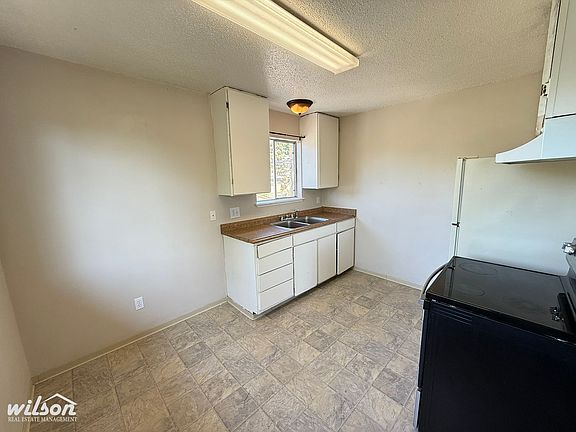 5th image of 208 N 6th St APT 8