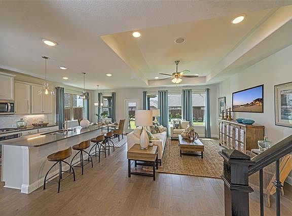 3rd image of 530 Royal Ln