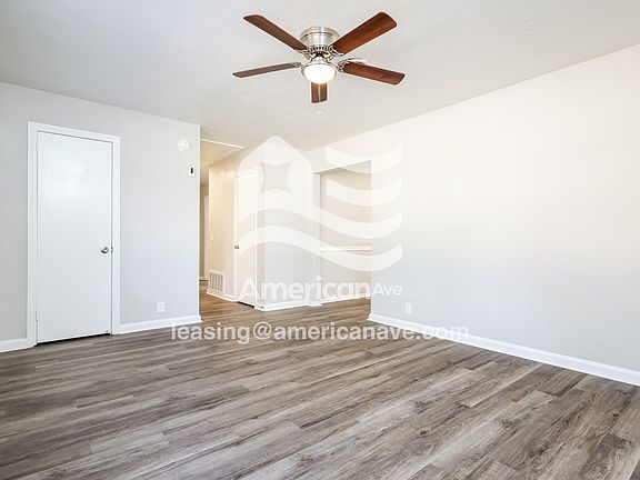 1732684_004_wm_-_living_room_13513347.jpg