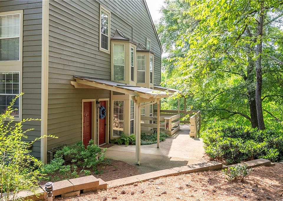 1st image of 607 Riverview Dr SE #607