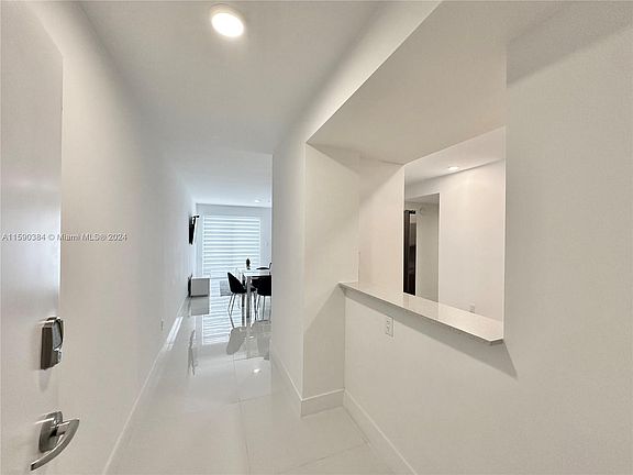 4th image of 10950 NW 82nd St #305