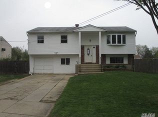 39 Winthrop Rd, Brentwood, NY 11717