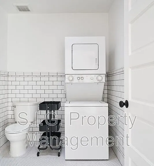 2191 El Sereno Ave #4 — Photo 5