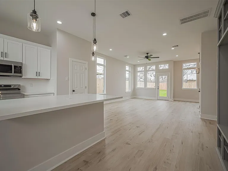 918 Saint Clair St #B — Photo 6