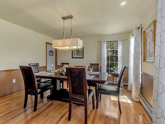 4th image of 11 Munroe Ave