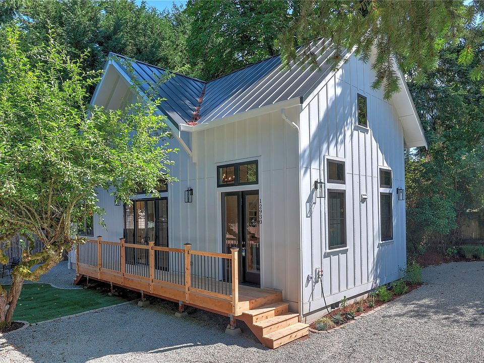 Welcome to Forbes Farms Cottages a three-home community in Juanita. Custom built Home featuring a classic yet contemporary design as well as a 480SF detached ADU.>