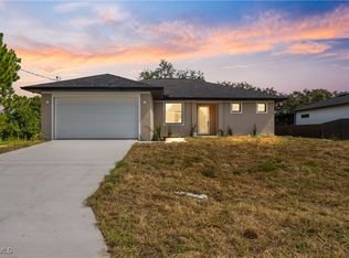 2822 52nd St W, Lehigh Acres, FL 33971