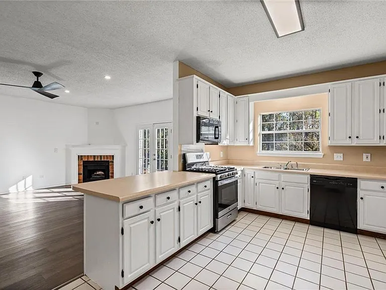 1263 Smithfield Rd E — Photo 7