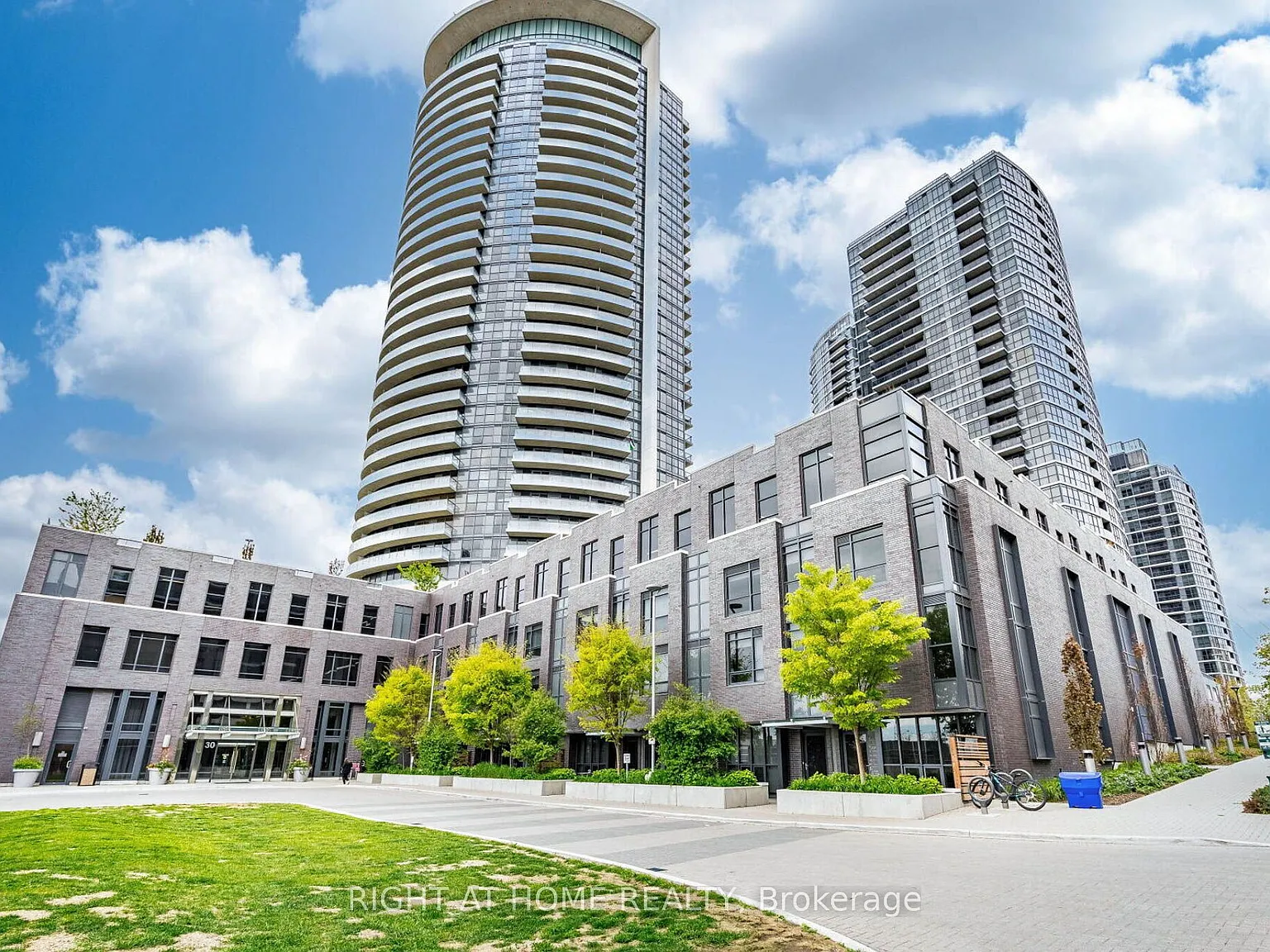 2 bed, $2,700 — Photo 1
