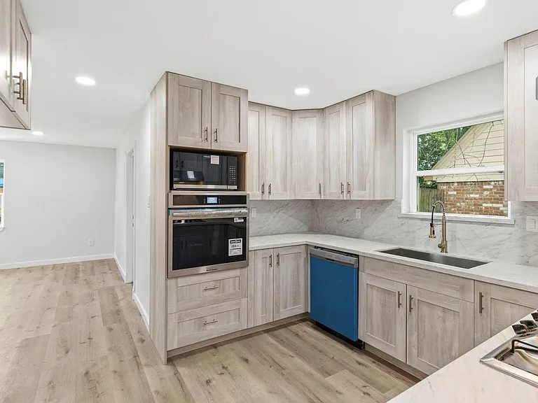 15215 Parkville Dr — Photo 9