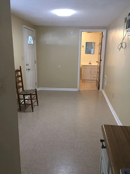 Studio, 1800 sqft, $850 — Photo 3