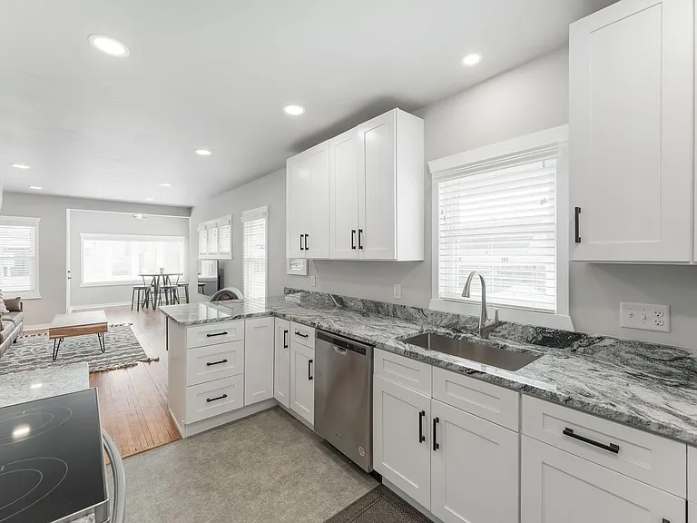 1205 S 7th Ave — Photo 7