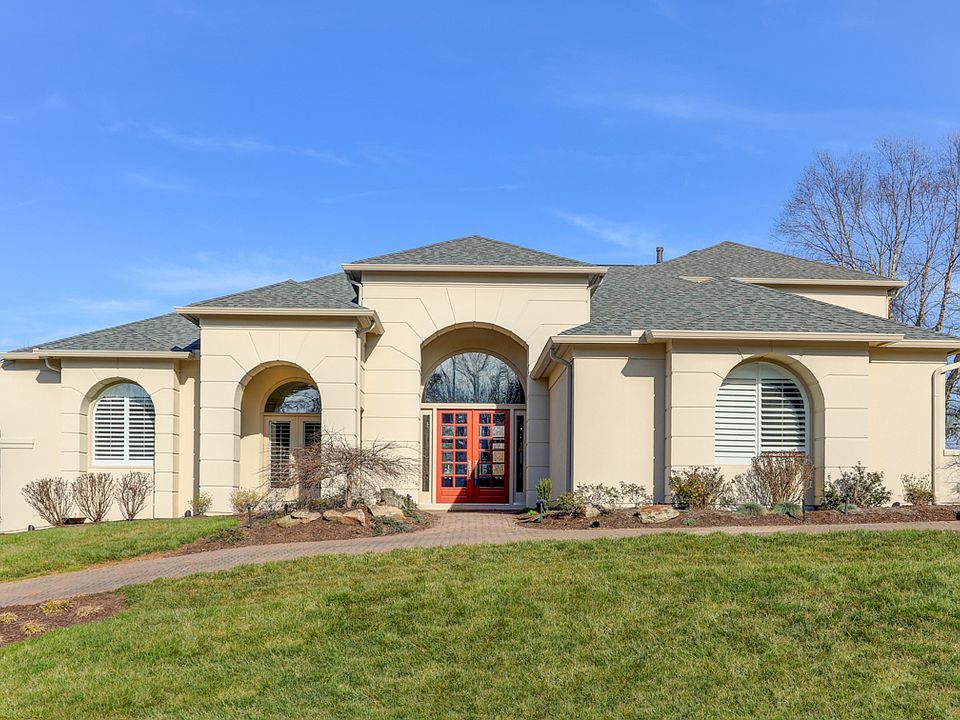 1st image of 916 Fairway Oaks Ln