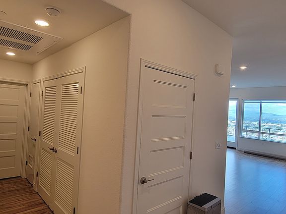 4th image of 350 Llano De Los Robles Ave #7