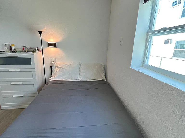 1337 NW 4th St #D — Photo 5
