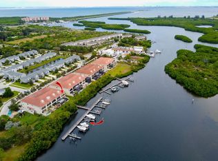 1022 Paseo Del Rio NE, Saint Petersburg, FL 33702