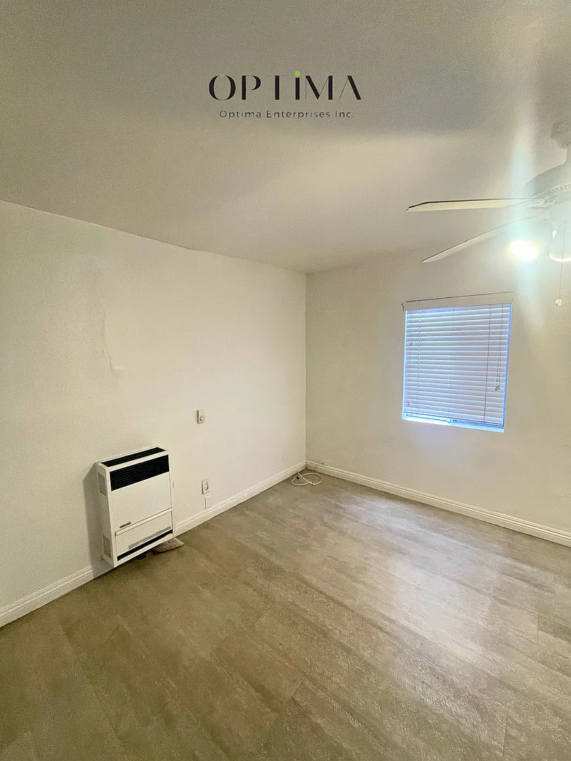 1377 Warren Ave — Photo 4