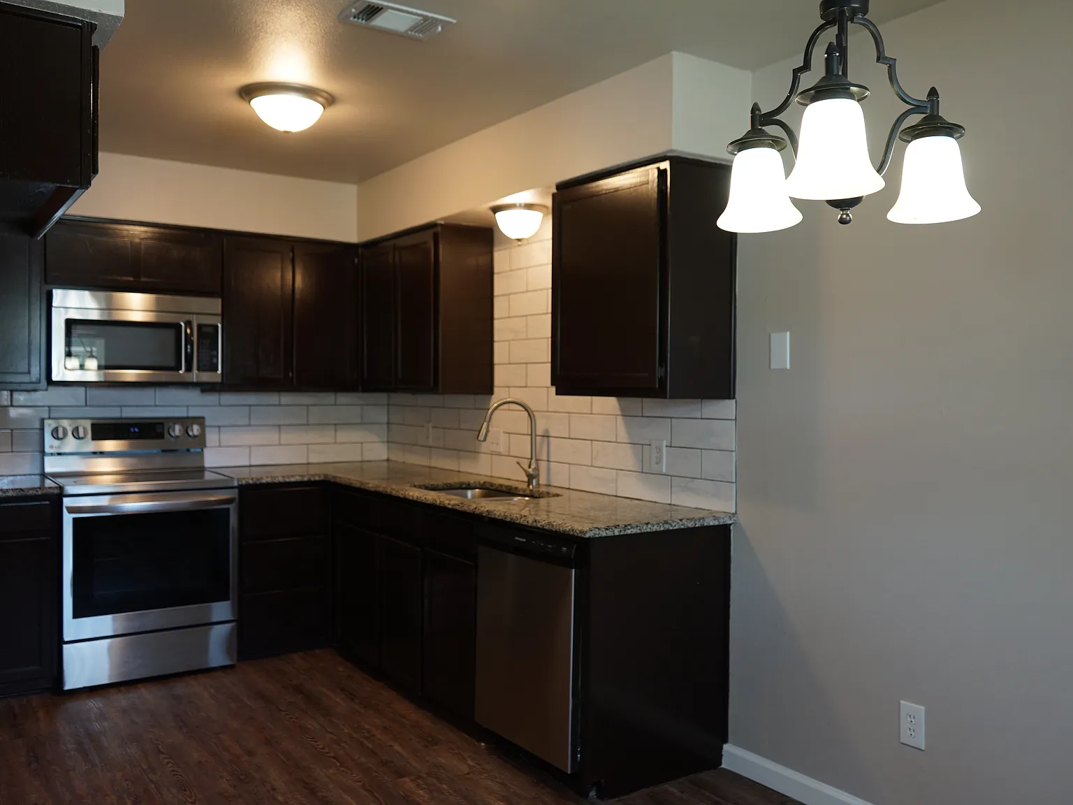 2 bed, 1077 sqft, $1,750 — Photo 3