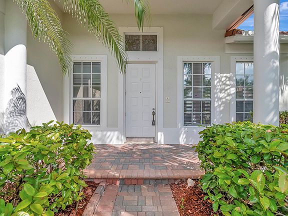 2nd image of 4213 Bahia Isle Cir
