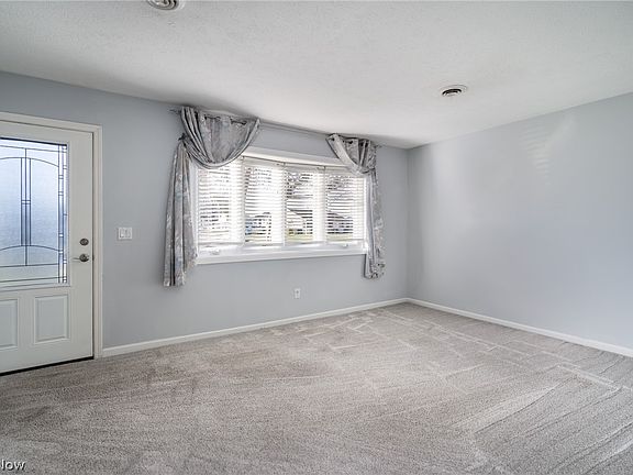 3rd image of 1521 Paine St