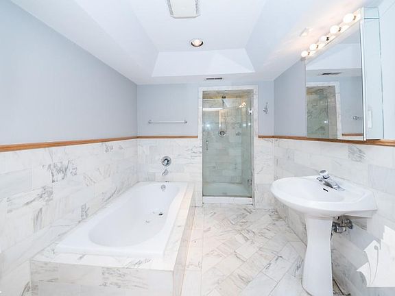 5th image of 2601 N Sawyer Ave #1121