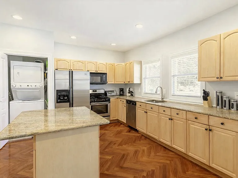 415 3rd Ave #A — Photo 5