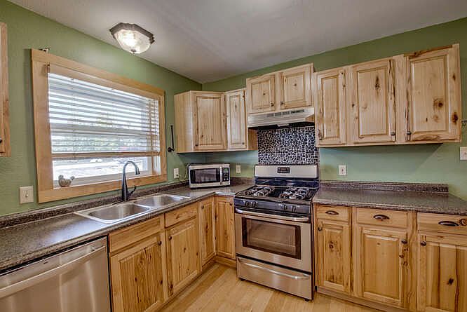 1st image of 801 Crawford Ln
