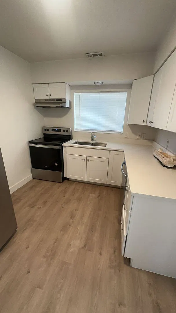 2560 Adams Ave — Photo 3