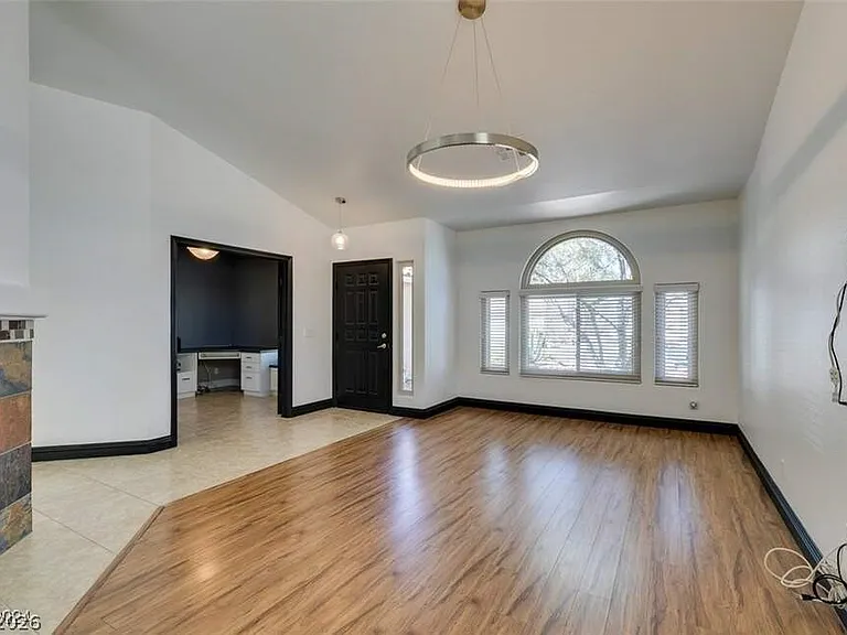 240 Honeywood St — Photo 5