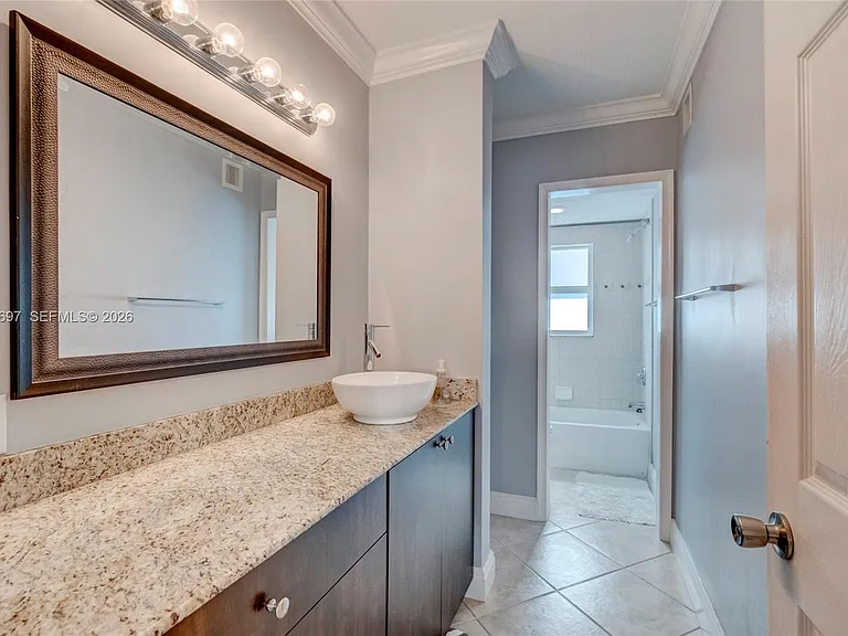 2201 SE 9th St #108 — Photo 17