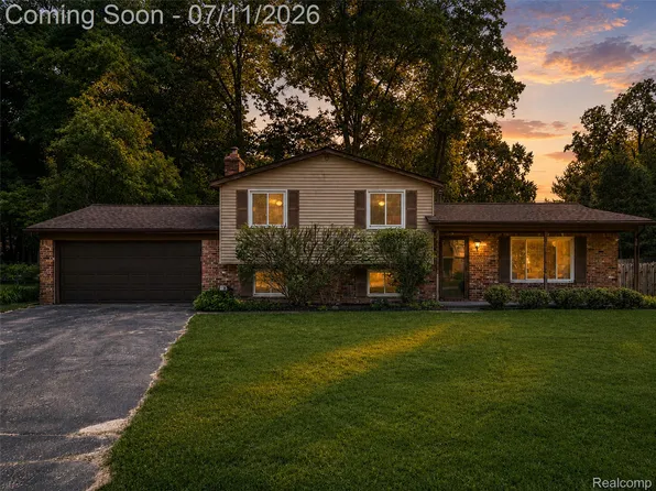 2479 Anchor Bay Ln, West Bloomfield, MI 48324