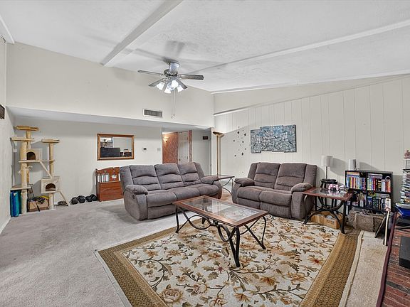 4th image of 6217 Fallbrook Dr