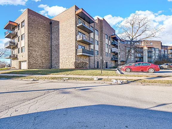 3rd image of 7100 W 95th St APT 111