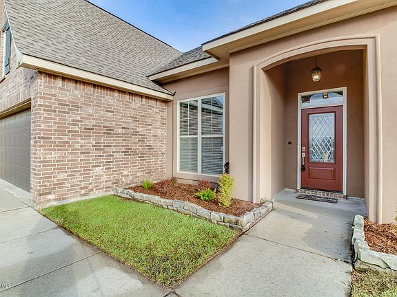 3rd image of 104 Quiet Bluff Dr