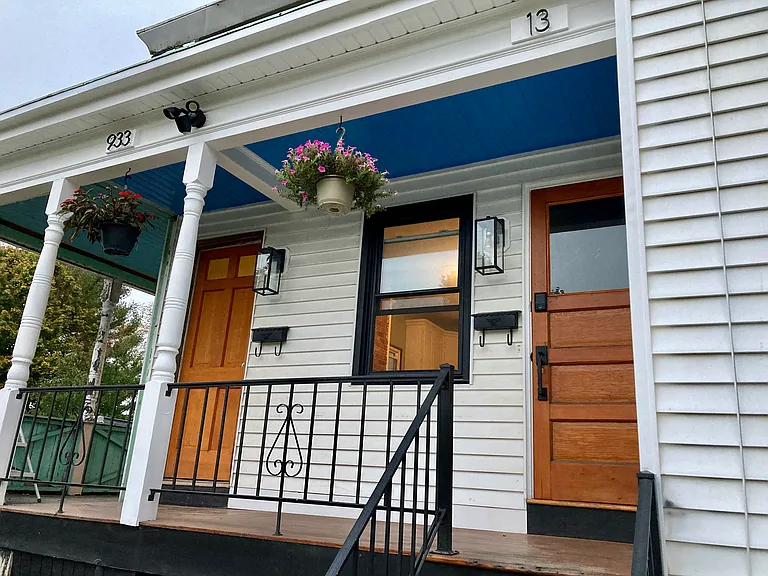 933 Main St — Photo 3