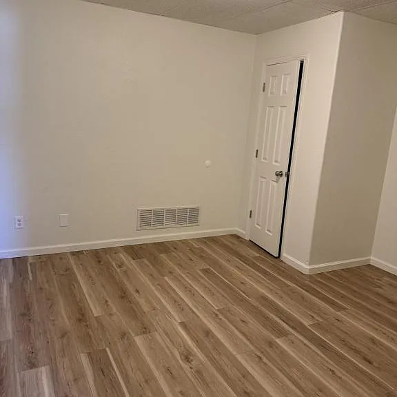 600 W Jackson St — Photo 4
