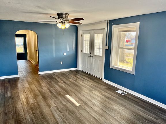 3rd image of 644 Oak St