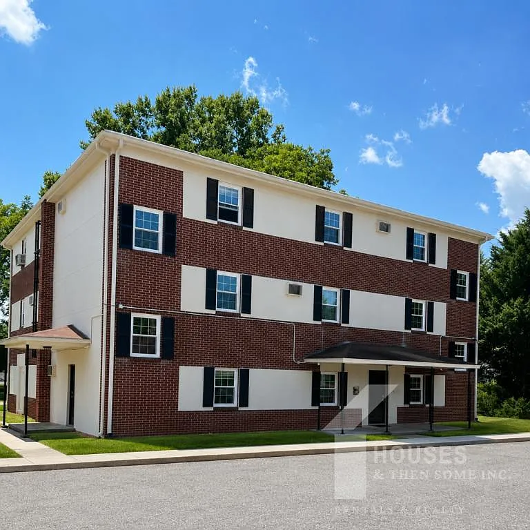 601 W Floyd Baker Blvd #3C — Photo 1
