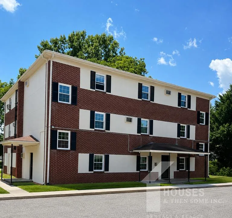 601 W Floyd Baker Blvd #3C