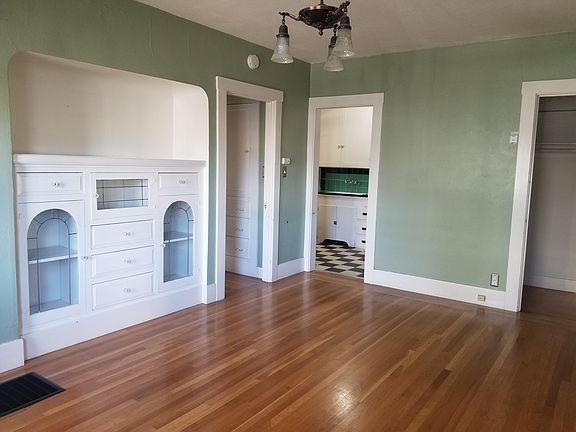 4th image of 3334 J St APT 1