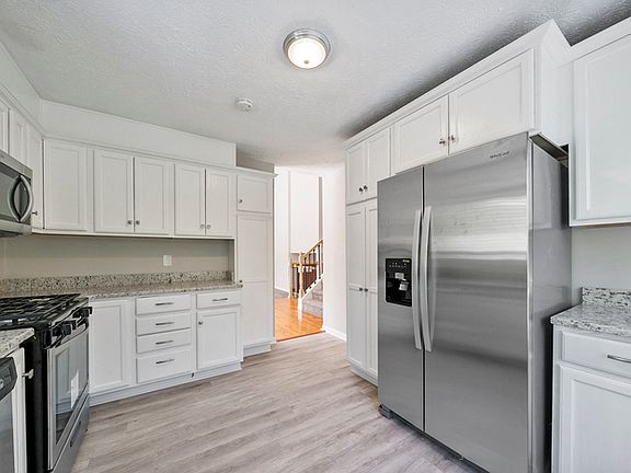 4th image of 2612 Windridge Dr