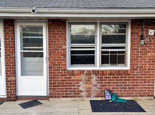 2 Club Rd APT B, Glen Cove, NY 11542