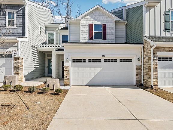 3rd image of 104 Malbec Dr