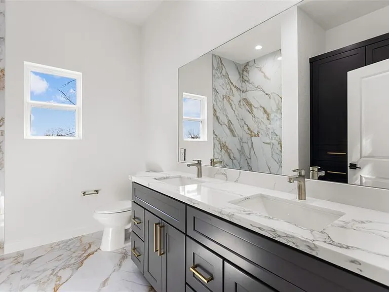 7330 Saint Lo Rd #B — Photo 11