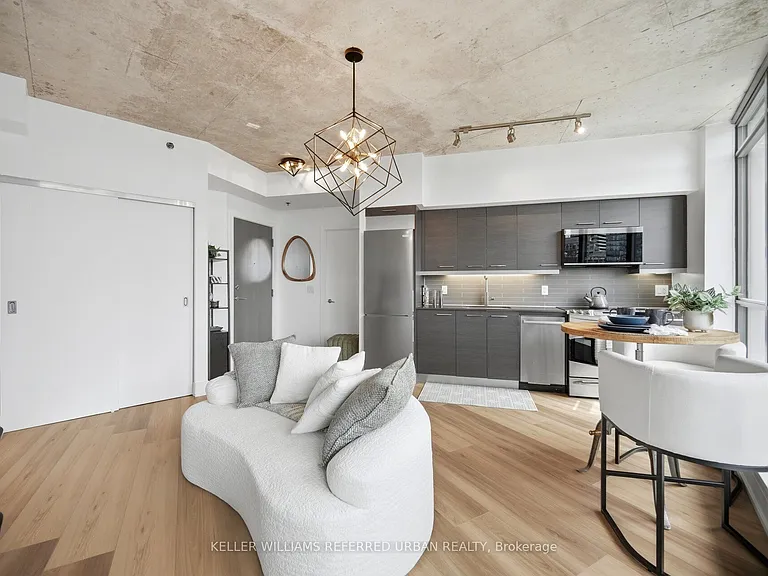 90 Trinity St #607 — Photo 3