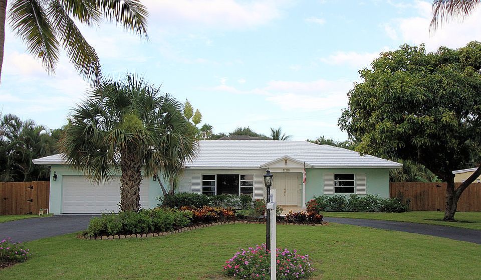 1st image of 1115 Lake Dr